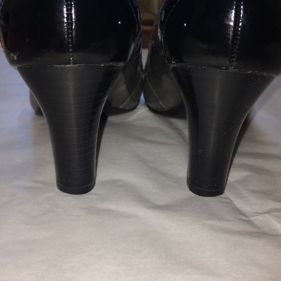 Rubys and Bloom spectator pumps size 7.5M 2.5 heel - Picture 3 of 6